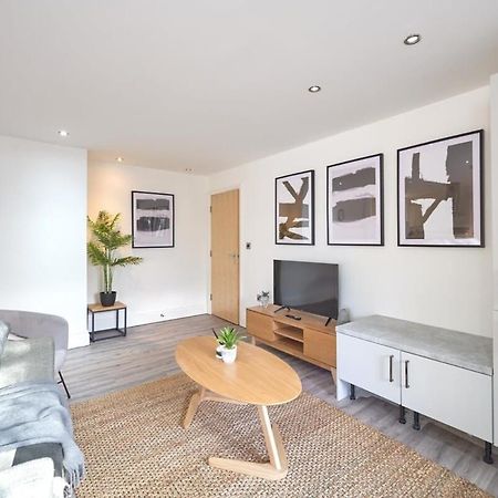 A Stylish Apartment With Parking In Preston Preston  Exterior photo