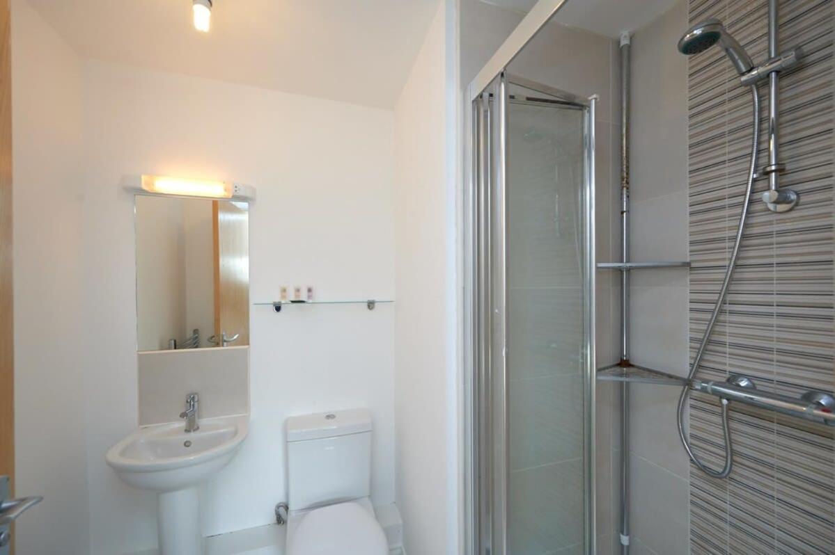 A Stylish Apartment With Parking In Preston Preston  Exterior photo
