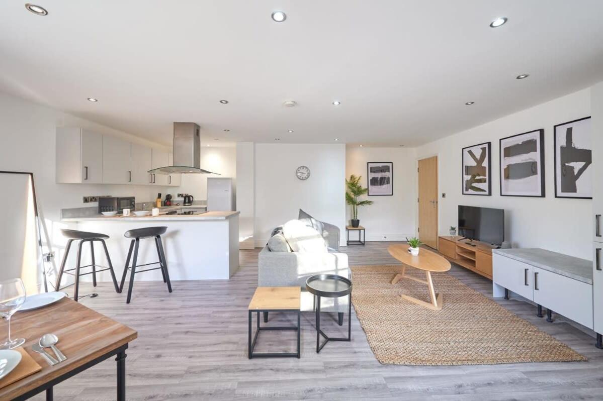 A Stylish Apartment With Parking In Preston Preston  Exterior photo